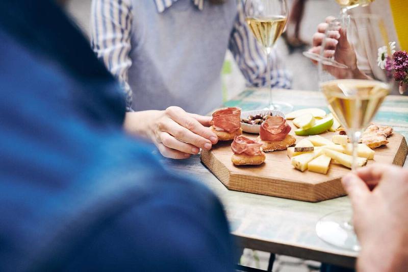 Is Schüttelbrot stale?