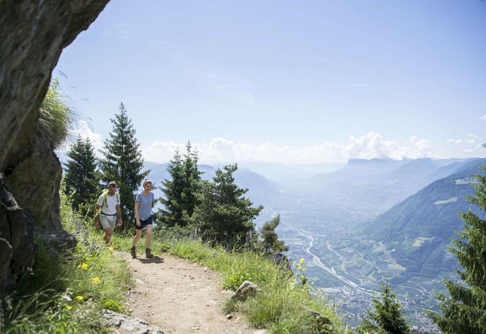 Genießen Sie atemberaubende Aussichten beim Wanderurlaub in Meran - Südtirol